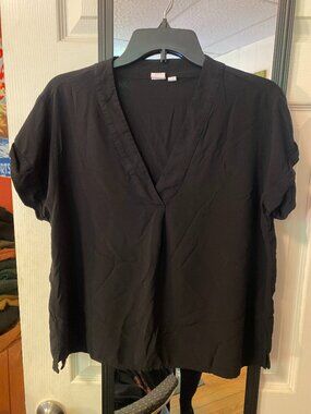 Gap Women's Short Sleeved V-Neck Blouse Black Medium